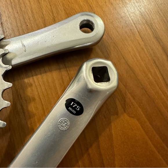 Campagnolo Centaur 10 Speed Triple Crankset - Picture 9 of 9